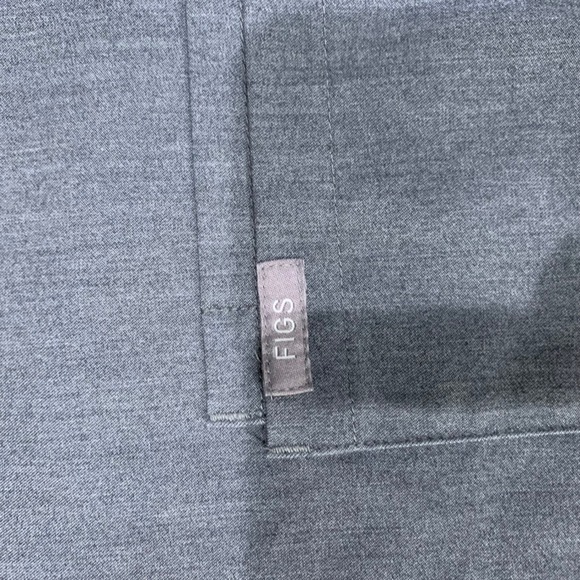 FIGS Technical Collection Scrub Top Mens Size M‎ Gray Medical Uniform - Picture 4 of 11